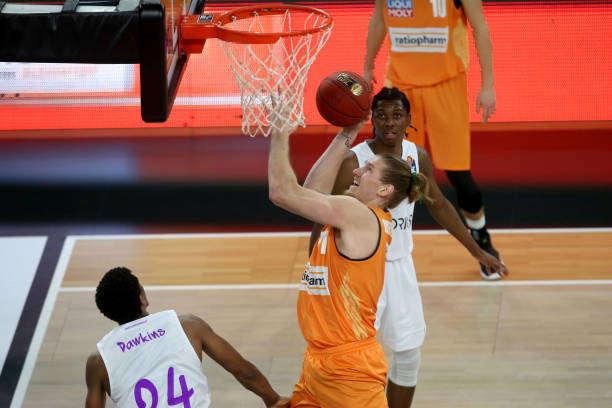 参赛队伍是 参赛队伍是